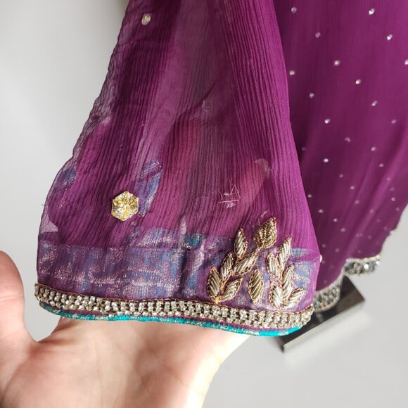 DESI SUIT Large  - DRESS - Pakistani Suit - Worn once - Picture 5 of 11